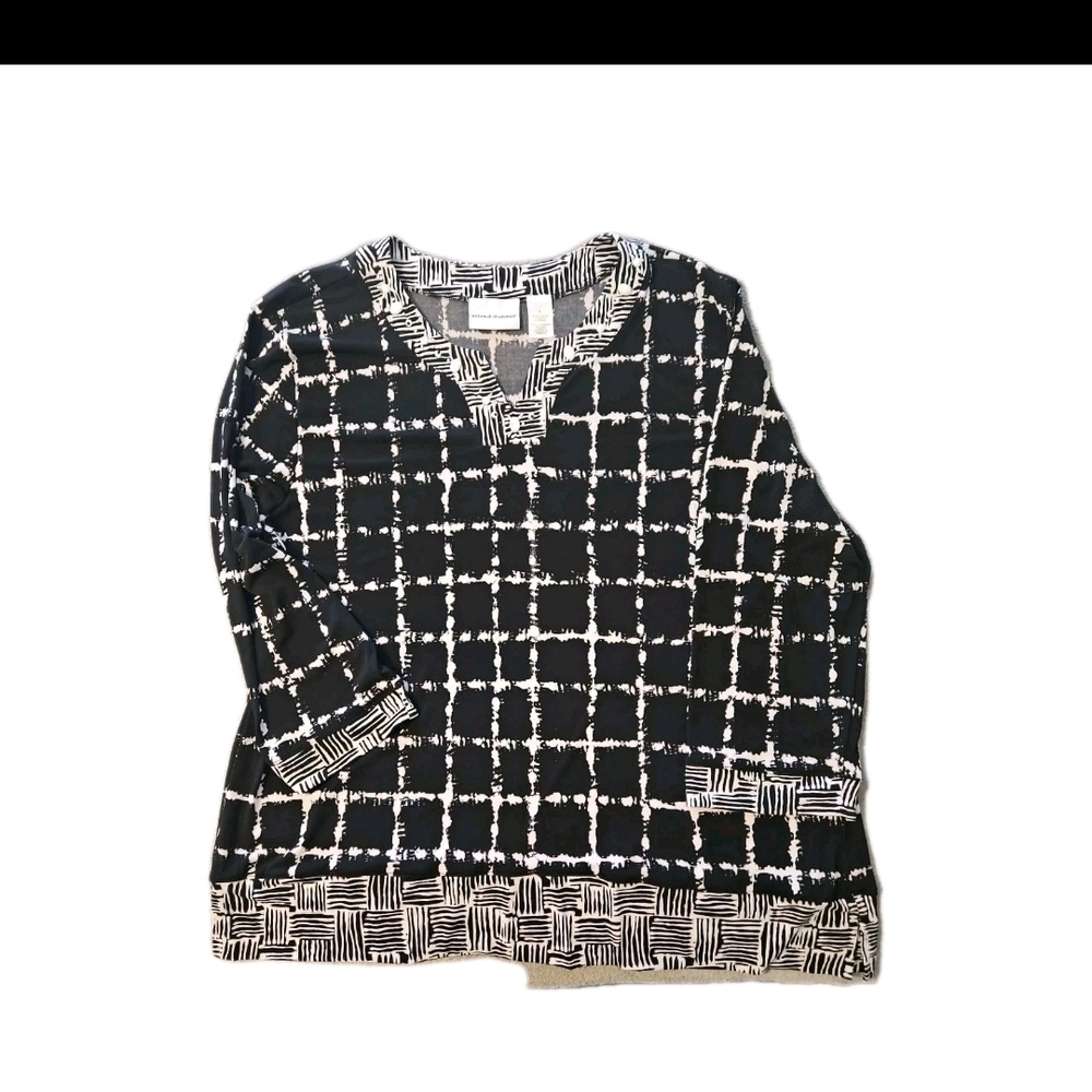 Alfred Dunner Black and White Patterned V-Neck Sweater - Picture 14 of 15